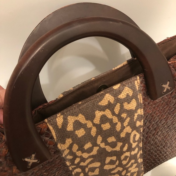 Elegant Brown Woven Tote with Leopard Accent - Picture 12 of 13